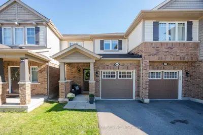 Att/Row/Townhouse in Milton