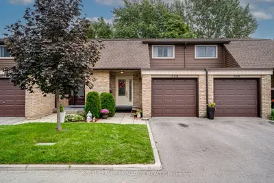 Condo Townhouse in Burlington