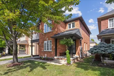 Detached in Oakville
