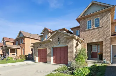 Att/Row/Townhouse in Brampton