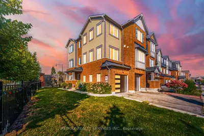 Att/Row/Townhouse in Brampton