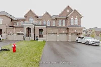Att/Row/Townhouse in Brampton