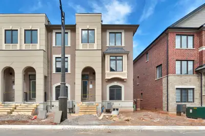 Att/Row/Townhouse in Oakville