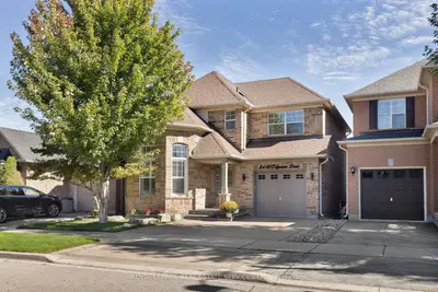Detached in Oakville