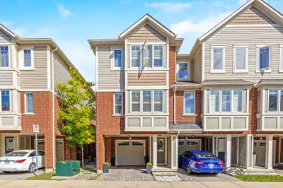 Att/Row/Townhouse in Milton