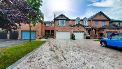 Att/Row/Townhouse in Mississauga