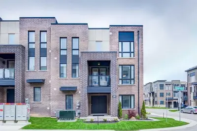 Att/Row/Townhouse in Oakville