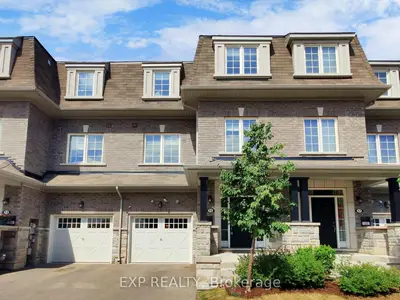 Att/Row/Townhouse in Brampton