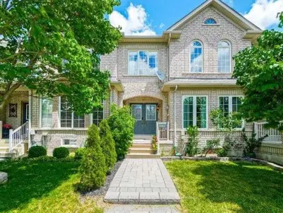 Att/Row/Townhouse in Mississauga