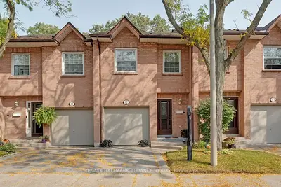 Condo Townhouse in Oakville