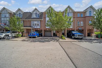 Condo Townhouse in Mississauga