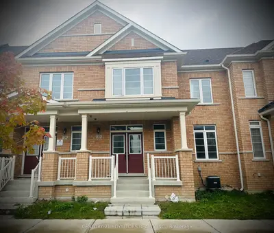 Att/Row/Townhouse in Brampton