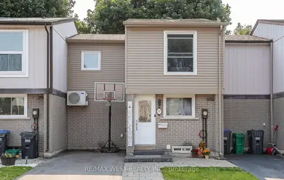 Att/Row/Townhouse in Brampton