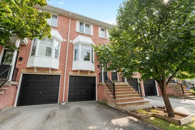 Condo Townhouse in Burlington
