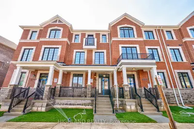 Att/Row/Townhouse in Oakville