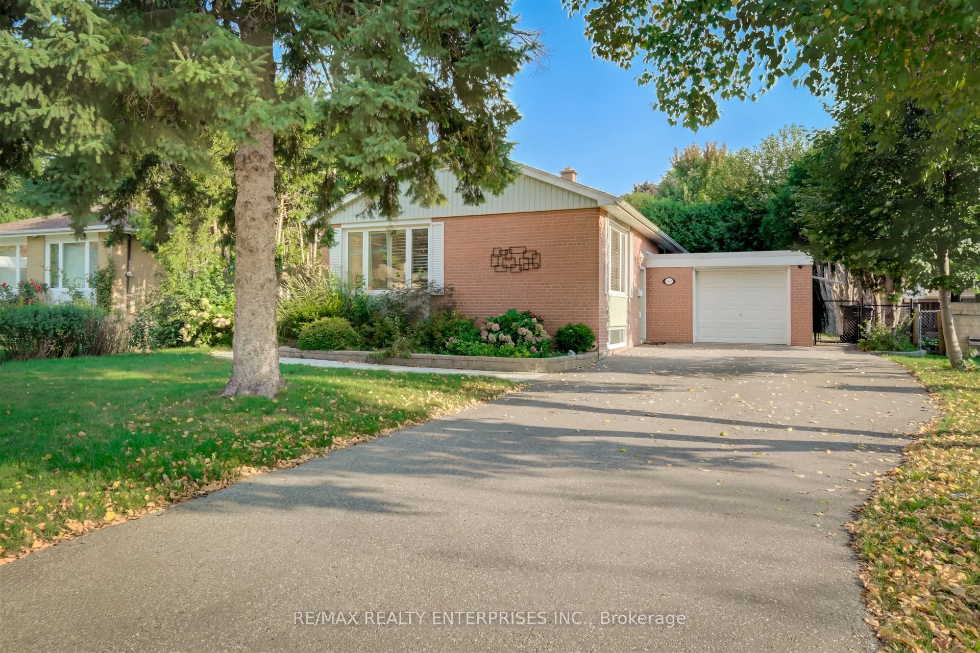 1205 Whittington Road, Mississauga, On L5j 3j8