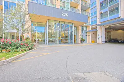 Condo Apartment in Mississauga