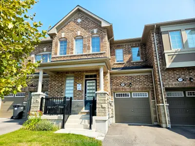 Att/Row/Townhouse in Brampton