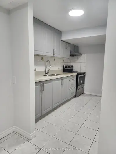 Att/Row/Townhouse in Brampton