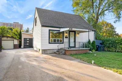 12 Chiswick Avenue Main, Toronto W04, On M6m 4t6