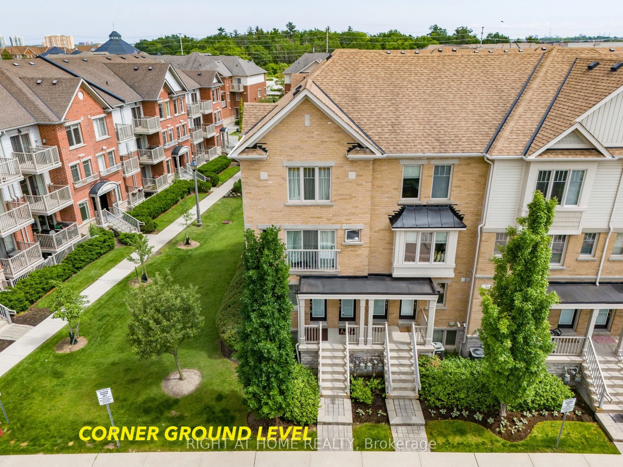Condo Townhouse in Mississauga