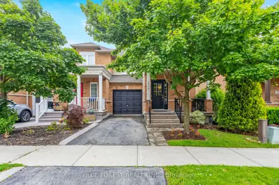 Att/Row/Townhouse in Oakville