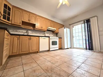984 Ossington Avenue Lower, Toronto W02, On M6g 3v6