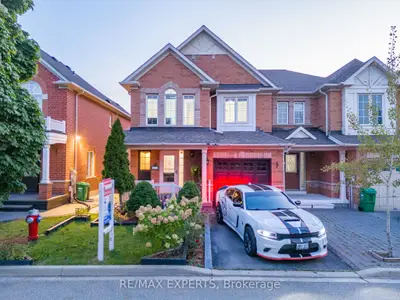 Att/Row/Townhouse in Brampton