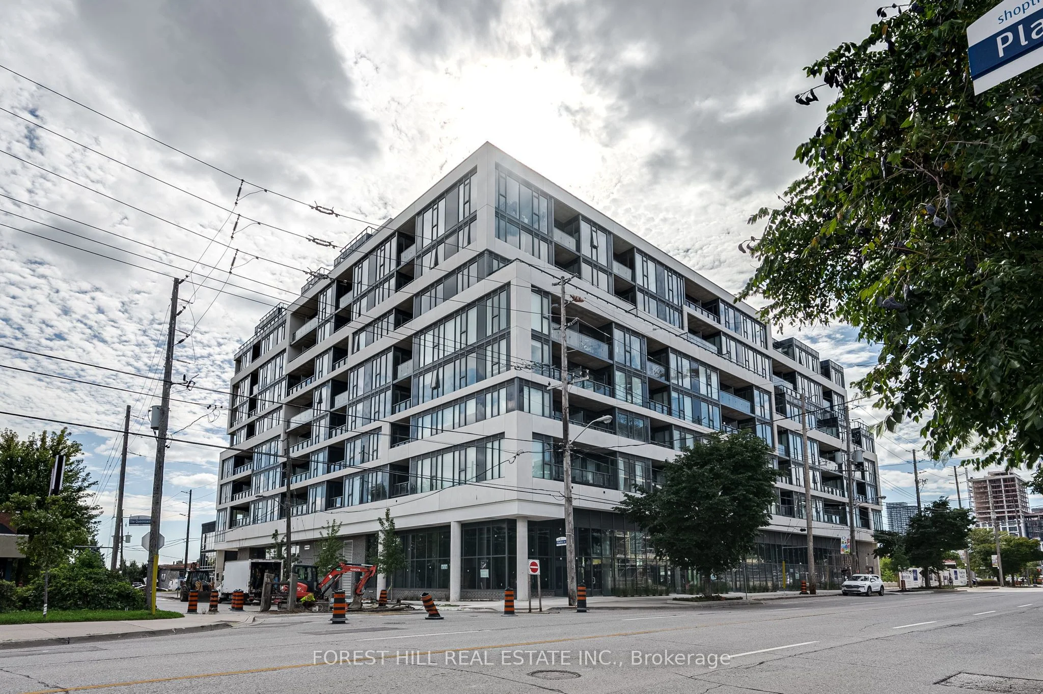 #201 859 The Queensway, Toronto W07, On, M8z 1n8
