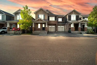 Att/Row/Townhouse in Milton