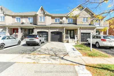 Att/Row/Townhouse in Brampton