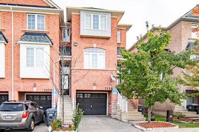 Att/Row/Townhouse in Mississauga