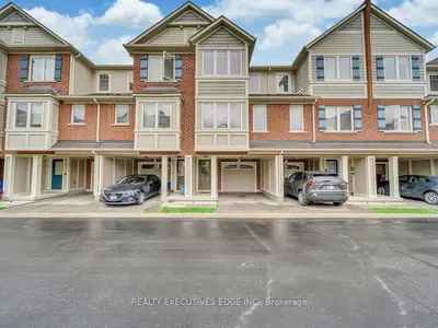 Att/Row/Townhouse in Milton