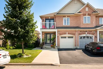 Att/Row/Townhouse in Brampton