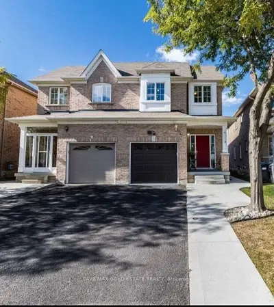 Semi-Detached in Brampton
