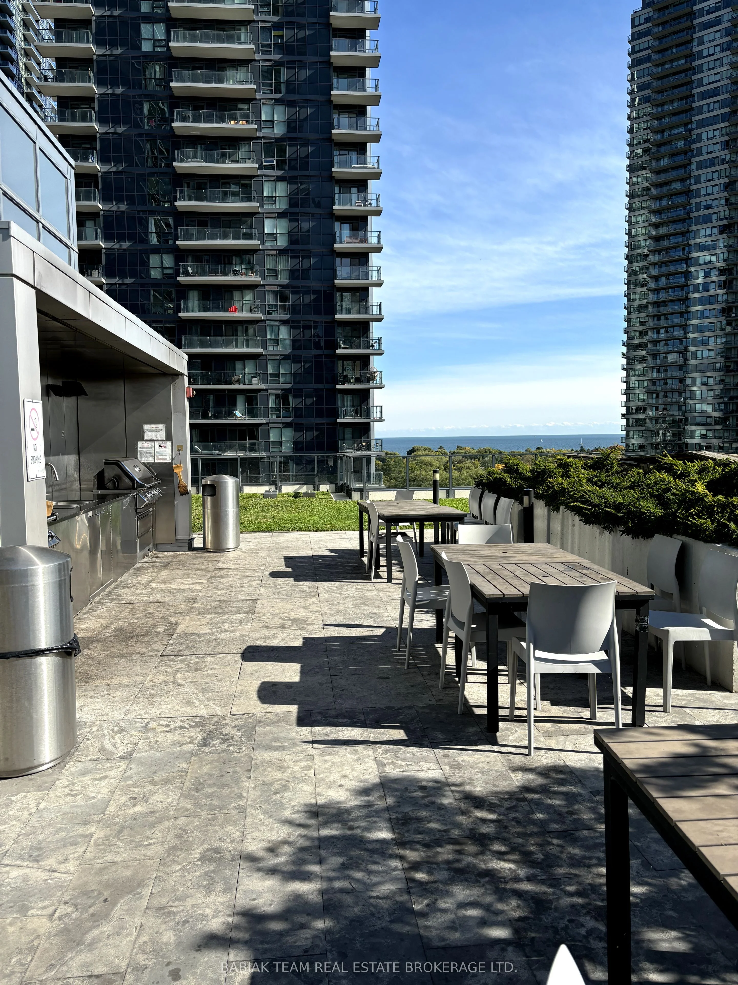 10 Park Lawn Road 710, Toronto W06, ON M8Y 3H8