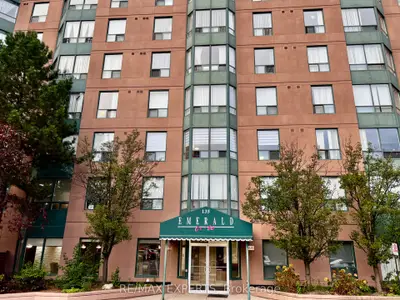 Condo Apartment in Mississauga
