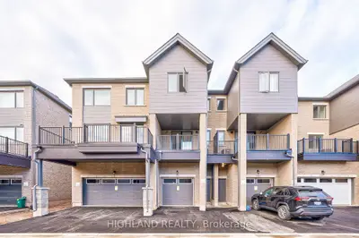 Att/Row/Townhouse in Oakville