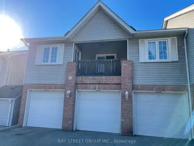 Condo Townhouse in Burlington