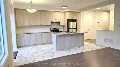Att/Row/Townhouse in Oakville