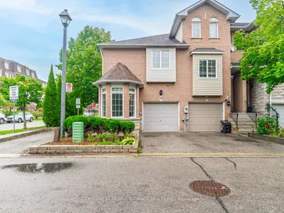 Condo Townhouse in Toronto