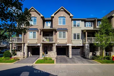 Condo Townhouse in Burlington