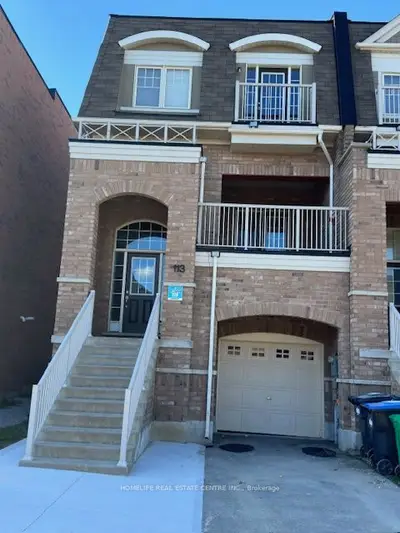 Att/Row/Townhouse in Brampton