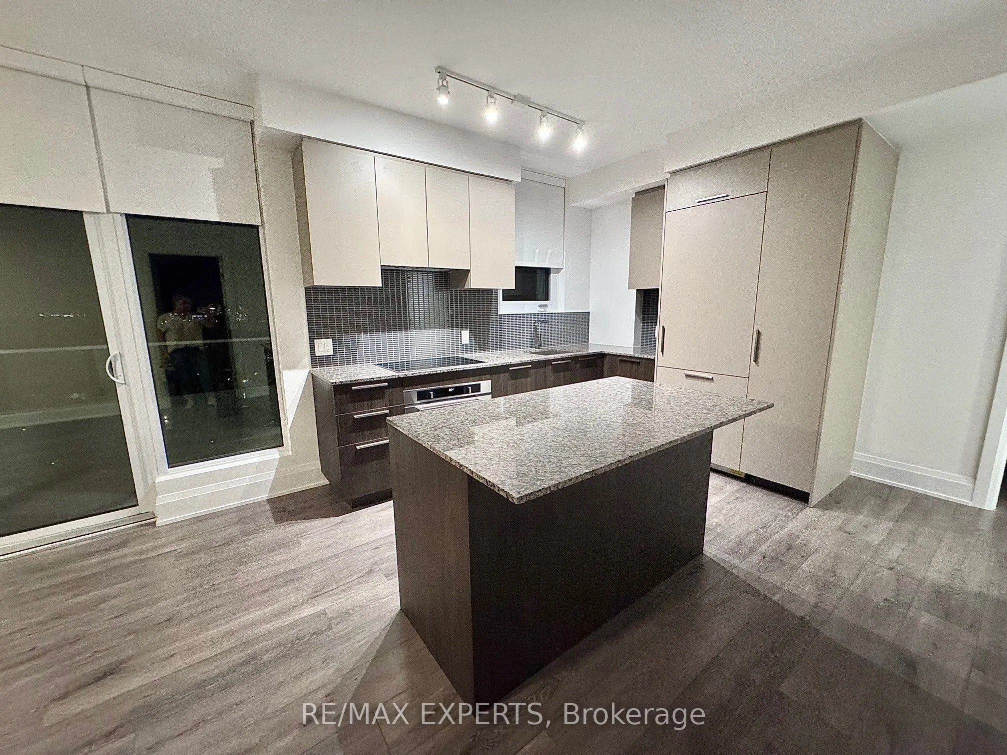20 Brin Drive 1907, Toronto W08, ON M8X 1Y6