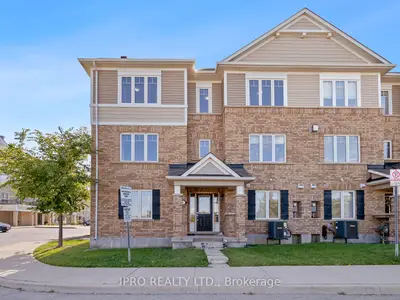 Condo Townhouse in Milton