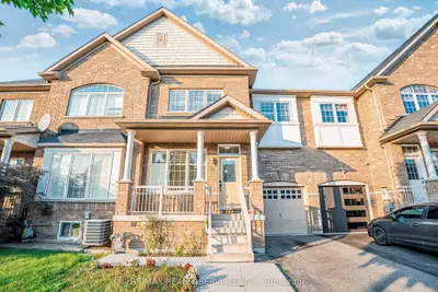 Att/Row/Townhouse in Brampton