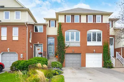 Att/Row/Townhouse in Oakville