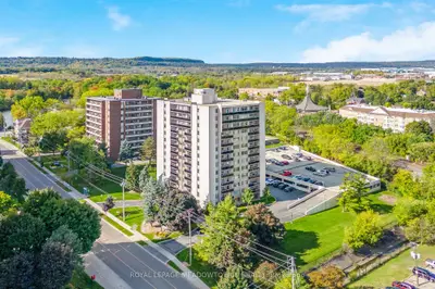 Condo Apartment in Milton