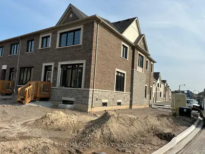 Att/Row/Townhouse in Milton