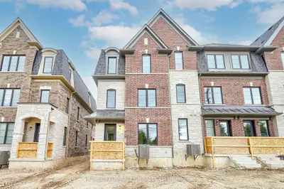 Att/Row/Townhouse in Burlington